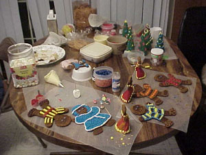 Notice the shepherds, Mary in blue, and the yellow icing lining for the wise men robes. Also note the trees in the background.