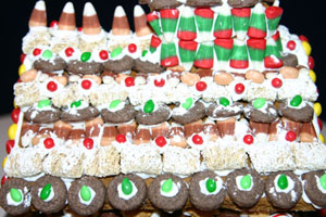 We were running out of mini oreos, so Julie suggested this layering on the roof. Oreos, then shredded mini-wheats, then gingerbread flavored candy corn, topped with icing and little red and white candies.
