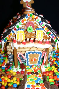 And another view of the front of the house. This house had layered wall siding too - first licorice, then pralines, then straight pretzels. The front has a porch/overhang, with a little balcony at the top. Can you make it out? And this year again the yard is full of leftover m&ms and skittles. Yummy!