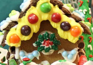 Notice the wreath at the back window. These tiny holly pieces were fun to use!