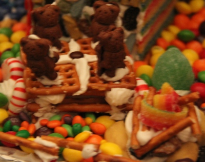 Can you see the wagon in the middle (made of pretzels and peppermint candy wheels) and the log fire on the right?