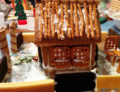 Note the pretzel chairs and table.