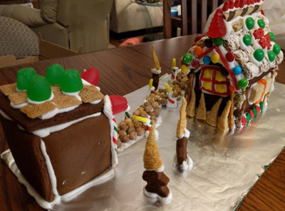 Note the bugel hats on the gingerbread men!
